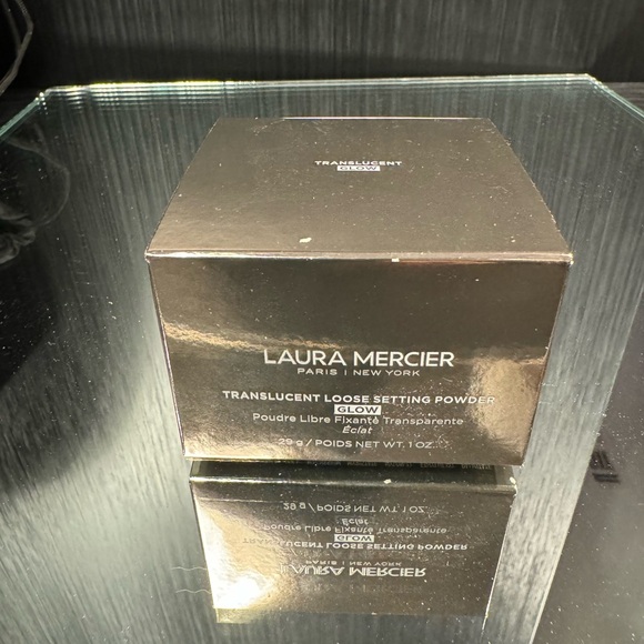 Laura Mercier translucent powder-Glow - Picture 2 of 12